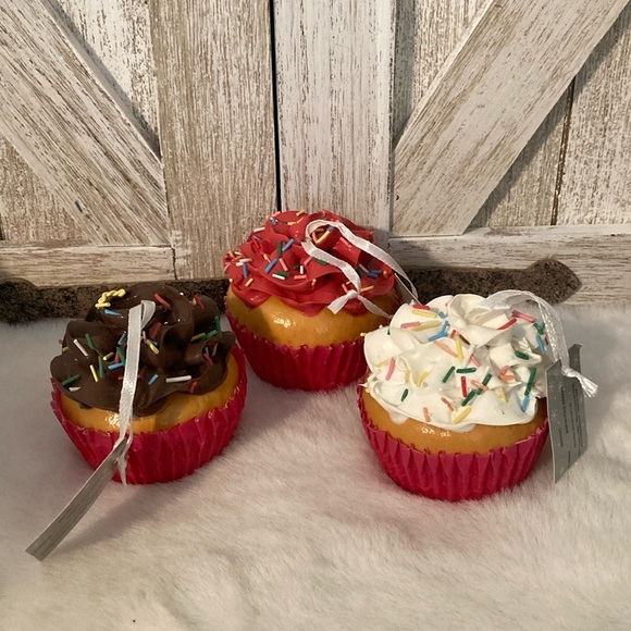 3 Faux Cupcake Ornaments Christmas 2017 - Picture 1 of 5
